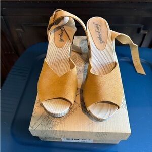 Free People clog